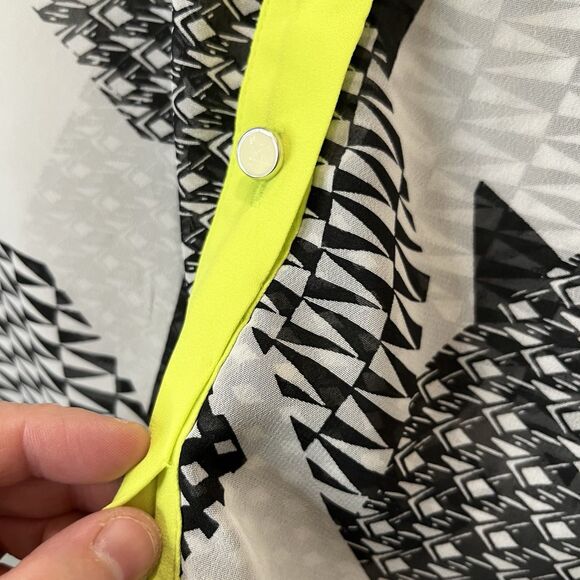 New Directions Black White Sheer Geometric Layered Button Neon Trim Top 1X - Picture 6 of 12